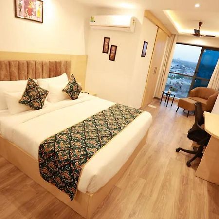 Diona Anukampa Suite With Pool Jaipur Exteriör bild
